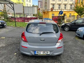 Hyundai i20, 1,2i,63 Kw, nové v ČR,pěkný stav, r.v. 10/2014 - 6