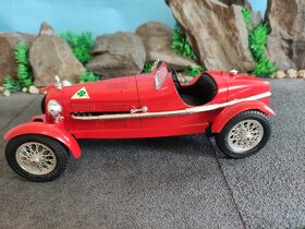 prodám model 1:18 alfa romeo 2300 monza - 6