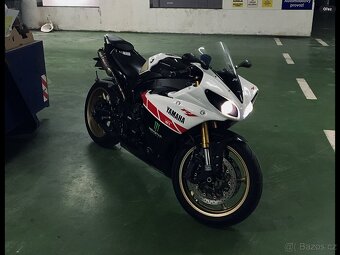 Yamaha R1 BigBang - 6