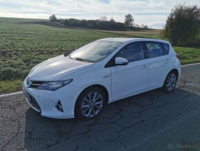 Toyota Auris  hybrid - 6