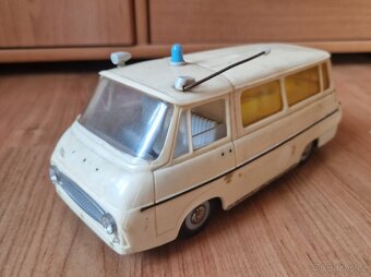 Hnědý bakelit,Matchbox a Burago auta,obrňák Igra,plec.vláčky - 6