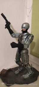 Figurka Robocop battle damaged  mcfarlane + dvě knihy - 6