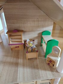 Dřevěný domeček pro panenky s vybavením - 6