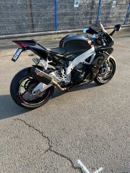 Aprilia RSV4 - 6