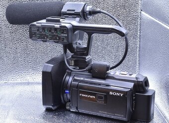 Sony HXR-NX30E Prof. AVCHD CamcorderFullHD 1080i - 6