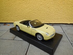 Ford Thunderbird - 1:18 Maisto - 6