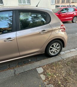 Peugeot 208 / nafta - 6