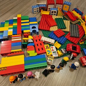 Lego Duplo mix - kostky, velká podložka, panáčci a další - 6