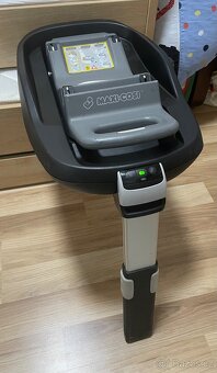 Maxi Cosi Cabriofix + základna FamilyFix - 6