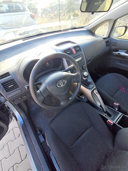 Prodám Toyota Auris - benzin - 6