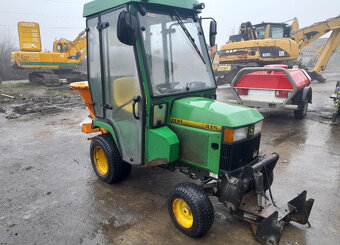 Traktor John Deere 415 - 6