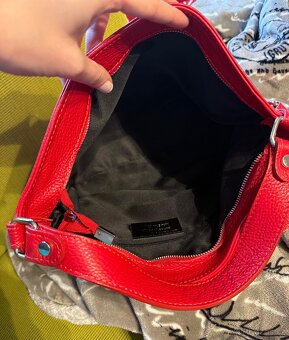 Krásná červená kožená crossbody kabelka, sleva 1100 Kč - 6