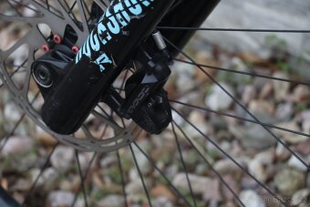Celoodpružené sjezdové kolo Mondraker Summum 2019 - 6