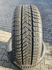 215 50 18 Pirelli zim. pneu 6-7mm - 6