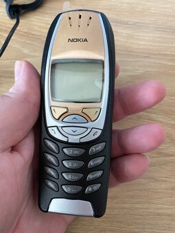 Nokia 6310i černo zlatá - s folií na displayi  Jako nová - 6