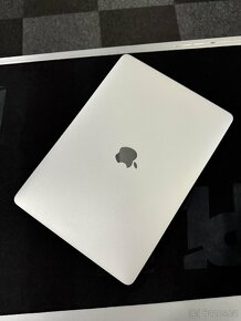 MacBook Pro 13pálcový, 2019 - 6