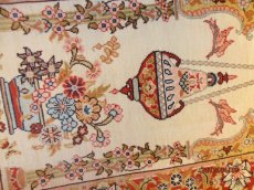 Krásný hedvábný kobereček, ruční práce - 6
