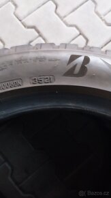 Prodám 2 x zimní pneu Bridgestone 205/50/17 - 6