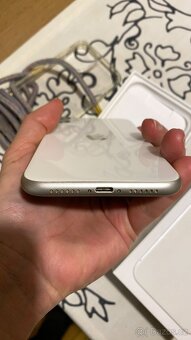 Prodám bílý iPhone 11 64GB - top stav - 6