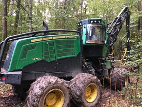 HARVESTOR JOHN DEERE 1270g 8 WD - 6