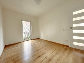 Prodej rodinného domu 55 m², pozemek 648 m² - 6