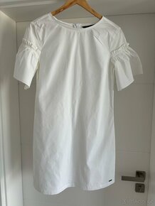 Armani Exchange bílé šaty - 6