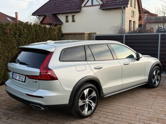 VOLVO V60 CROSS COUNTRY B4 145kW AWD / 2022-1.Maj / ZÁNOVNÍ - 6