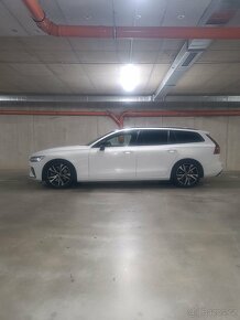 Volvo V60 T5 R-design 2019 42,000kms - 6