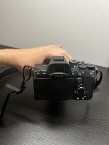 Nový fotoaparát Sony A7IV, Sigma 24-70mm F2.8, příslušenství - 6