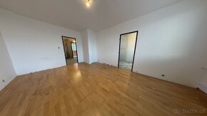 Propojený 3+1 & 2+kk (131 m²) před rekonstrukcí Praha Chodov - 6