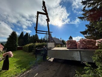 Šťípané suché palivové dřevo rovnané palety nebo sypané - 7