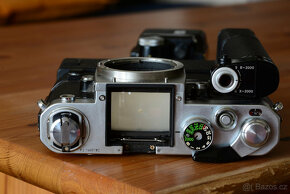 Nikon F2 Photomic + MD-3 + MB-2 - 7