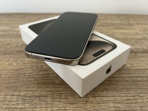 Apple iPhone 15 Pro 256 GB Přírodní Titan - 7