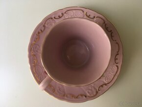 Hrnek s podšálkem Leander 1946, růžový porcelán zlacený - 7