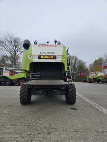 CLAAS TUCANO 570 + V660 - 7