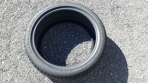 Pěkné zimní pneu Dunlop 235/40/18 vzorek 8mm - 7