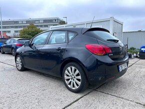 Opel Astra J 1,6 16V 85 kW, černá, STK 08/2026 - 7