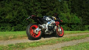 Aprilia Tuono V4 APRC - 7