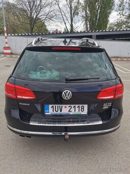 VW Passat B7 2.0 TDI Bluemotion 103kw combi r-line výbava - 7