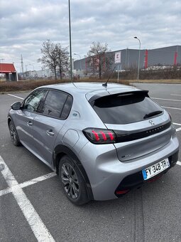 Peugeot 208 e - 7