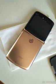 Motorola RAZR 5G 2020 - Gold/Zlatá Krásná, jako nová - 7