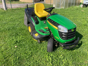 Zahradní traktor John Deere X 155 R - 7