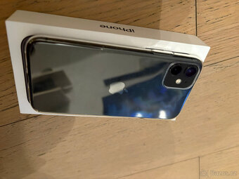 Apple iPhone 11 Black 64GB - jako nový - 7