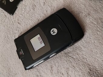 Motorola V3 - RETRO - 7