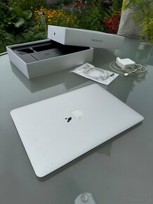 MacBook Air 13" 2015 / i5 / 4 GB / 256 GB - 7