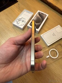 iPhone 15 Pro 128 GB přírodní titan - 7