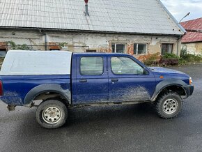 Prodám na Nissan Navara D22 4x4 2,5 nafta 98 KW rv 2003 - 7