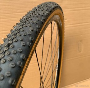 Kola DT SWISS Disc, NOVATEC 411+412 SP + SCHWALBE G-ONE 40mm - 7