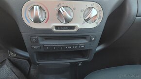 Toyota Yaris 2004 - 7