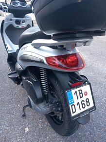 Prodám skútr PIAGGIO BEVERLY 125 model 2008 - 7